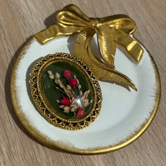 Two Brooch Bundle - Picture 2 of 7